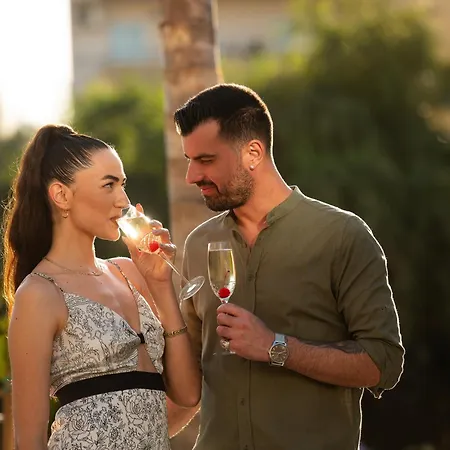 Cosmeen Lifestyle Boutique Lägenhetshotell 4*